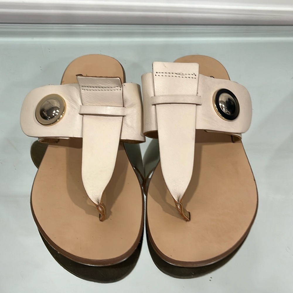 Victor Leather Cream and Tan Thong Slip on Sandals Golden Tone Hardware size 6